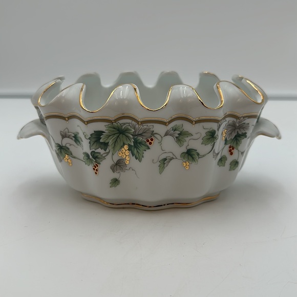 Burton and Burton Ruffled Grapevine Serving Dish - Picture 3 of 16